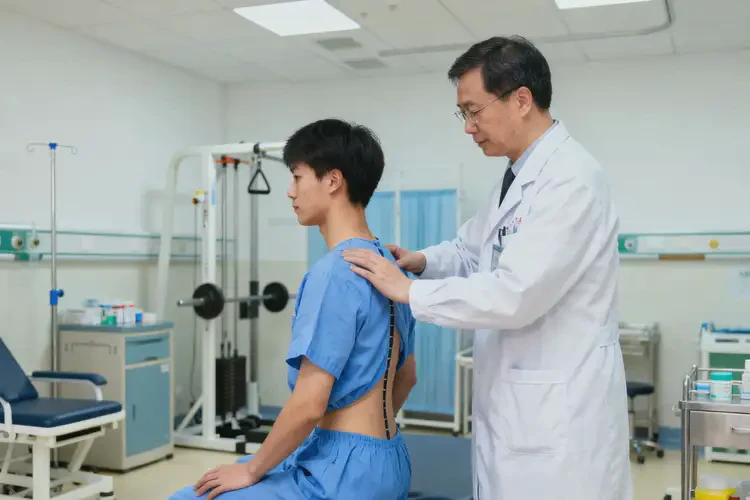 江西新余康復科治療脊柱側彎多少錢(圖4)