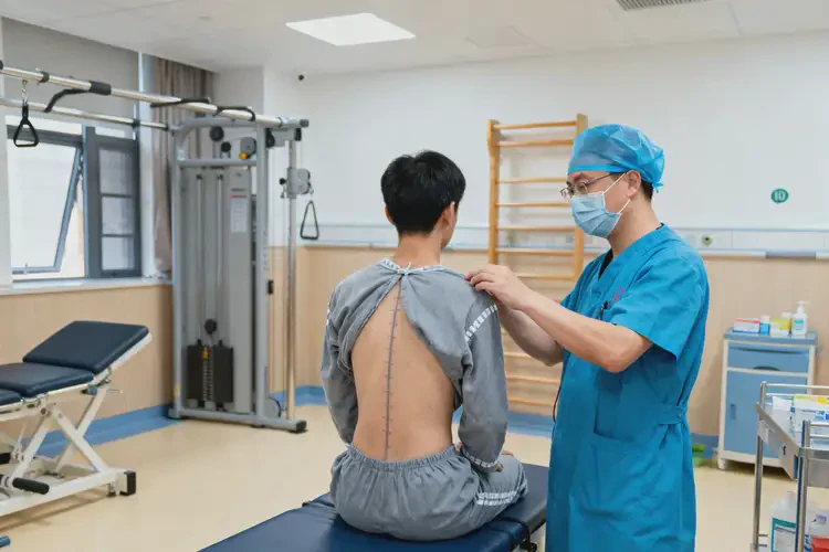 江西新余康復科治療脊柱側彎多少錢(圖2)