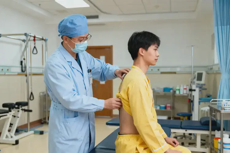 江西新余康復科治療脊柱側彎多少錢(圖3)