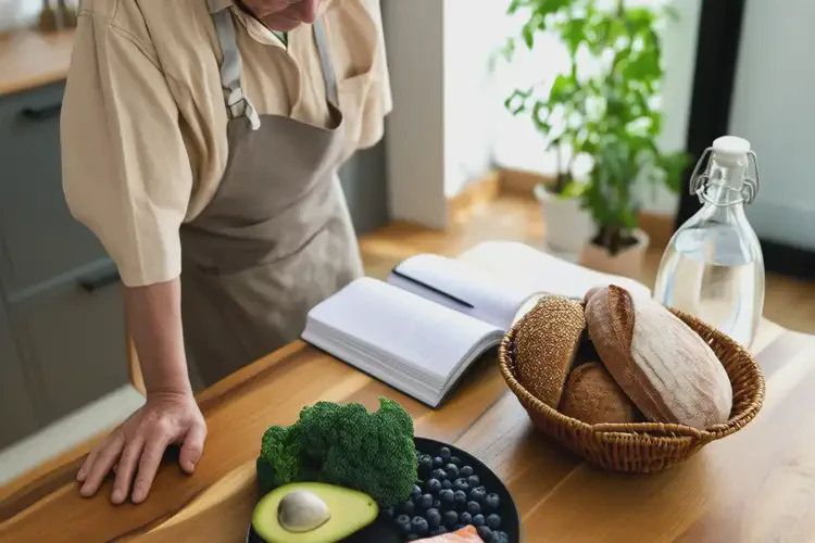 老年人肚子經(jīng)常起濕疹后不可以吃什么食物(圖4)