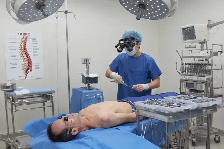 湖南張家界康復(fù)科治療脊柱側(cè)彎要多少錢(圖2)