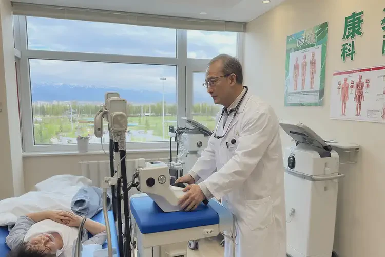 新疆伊犁康復(fù)科看上背痛要多少錢(圖4)