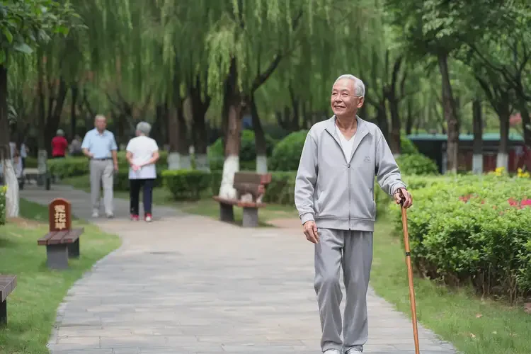 老年人臉上偶爾起濕疹治療方法(圖1)