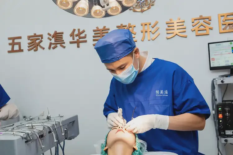 2025年新疆五家渠自体脂肪丰唇哪家做的好(图2)