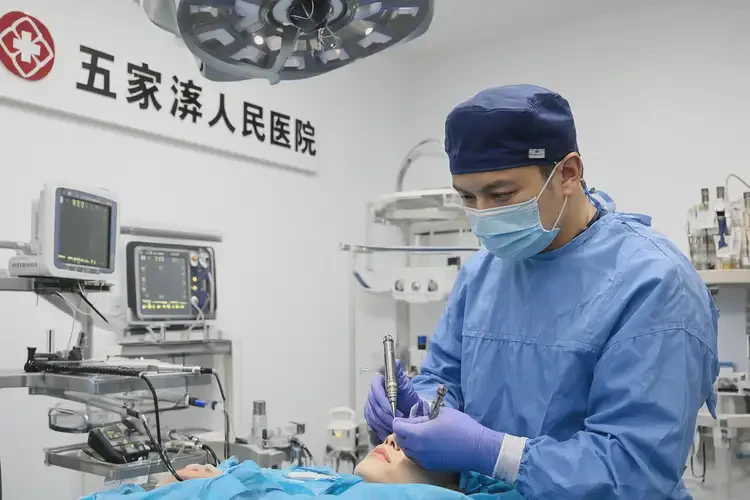 2025年新疆五家渠自体脂肪丰唇哪家做的好(图4)