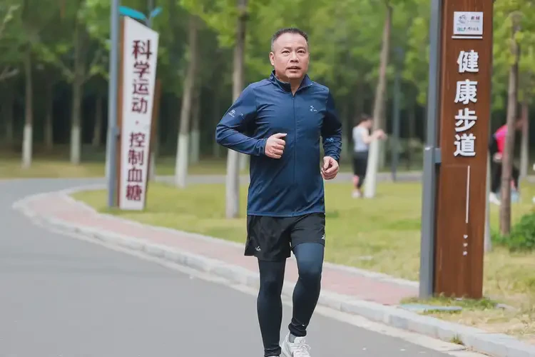 中年人早餐血糖14點(diǎn)1是怎么回事(圖1)