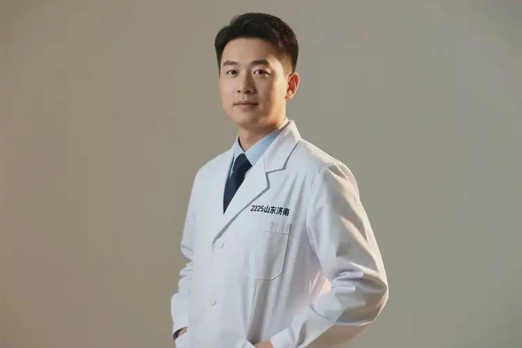 2025年山東濟南隔空溶脂瘦臀部做的最好的醫(yī)生(圖2)