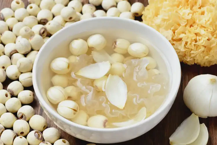 臉色發(fā)紅發(fā)暗可以喝蓮子百合銀耳湯嗎(圖4)