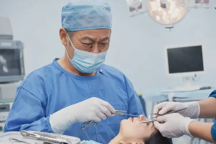 2025年山東威海鼻中隔軟骨隆鼻做的最好的醫(yī)生(圖4)