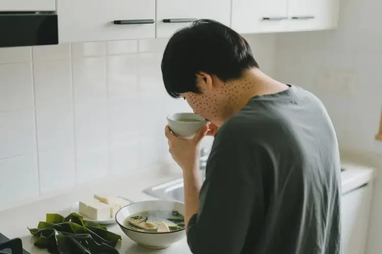 背部有疙瘩能喝海帶豆腐鯽魚(yú)湯調(diào)理嗎(圖2)