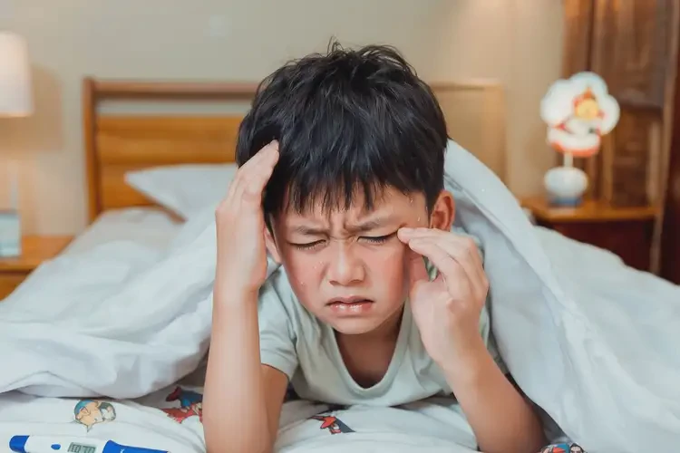 小孩子游泳感染食脑阿米巴有什么症状(图3)