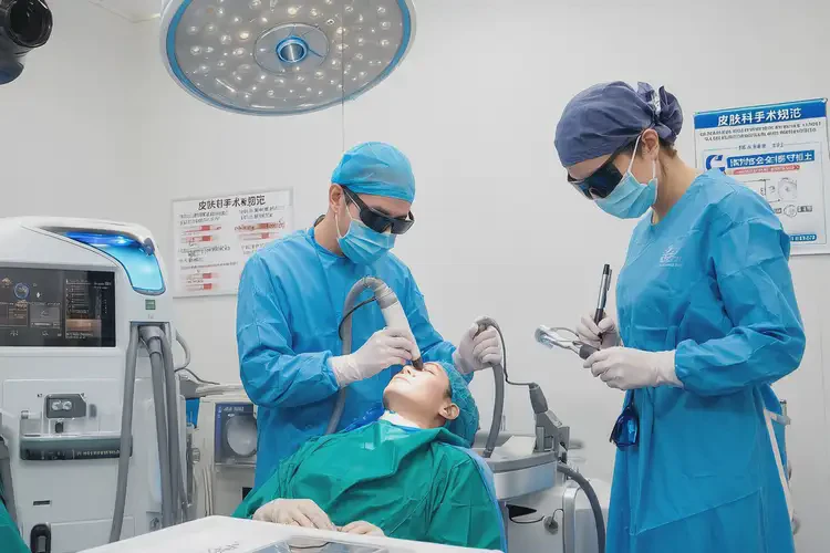 2025年山東濟(jì)南激光去胎記做的最好的醫(yī)生(圖1)