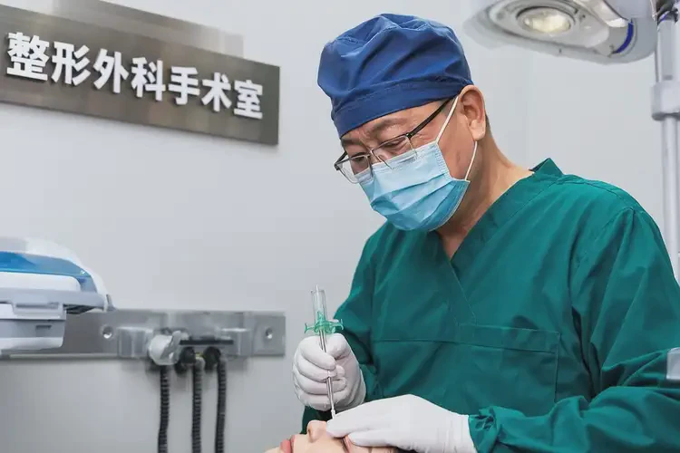 2025年安徽亳州膠原蛋白填充淚溝做的最好的醫(yī)生(圖4)