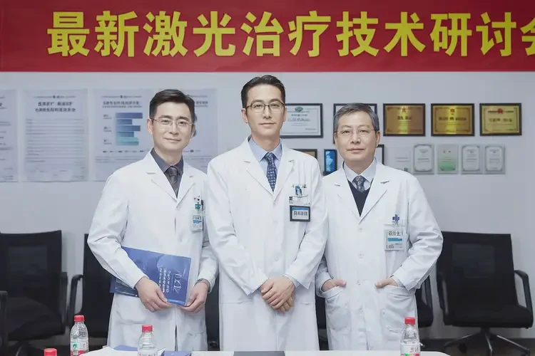 2025年上海激光點(diǎn)痣做的最好的醫(yī)生(圖1)