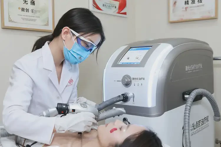 2025年上海激光點(diǎn)痣做的最好的醫(yī)生(圖4)