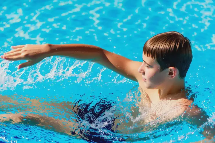 16歲男孩泳池游泳感染阿米巴食腦蟲的幾率是多少(圖3)