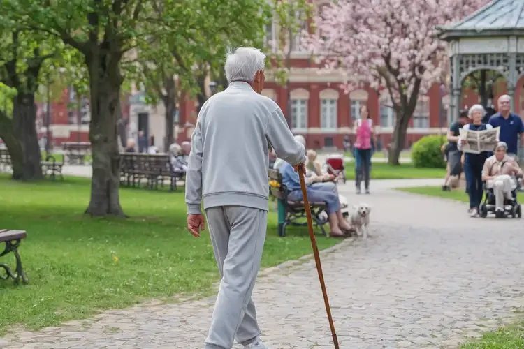 老年人腳上經(jīng)常起濕疹能夠治愈嗎(圖1)