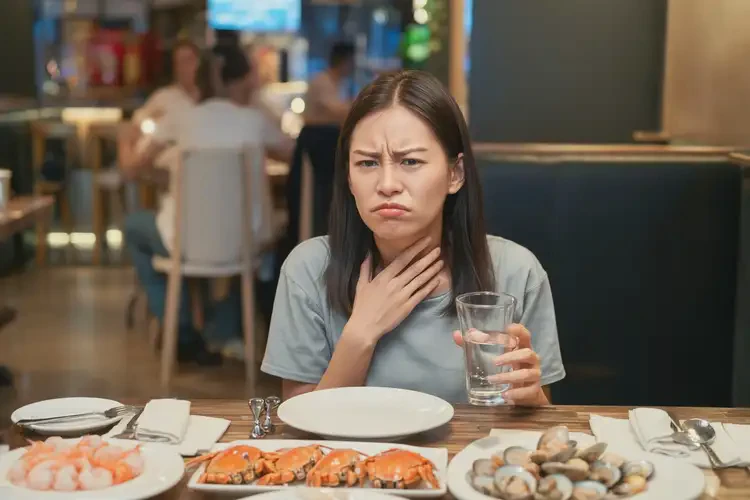 女人腳上出濕疹后不可以吃哪些食物(圖3)