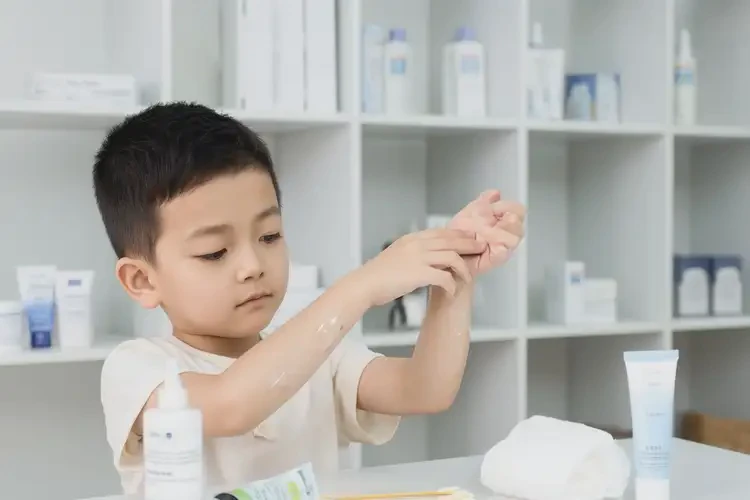 小孩手上起濕疹能不能徹底自愈(圖1)