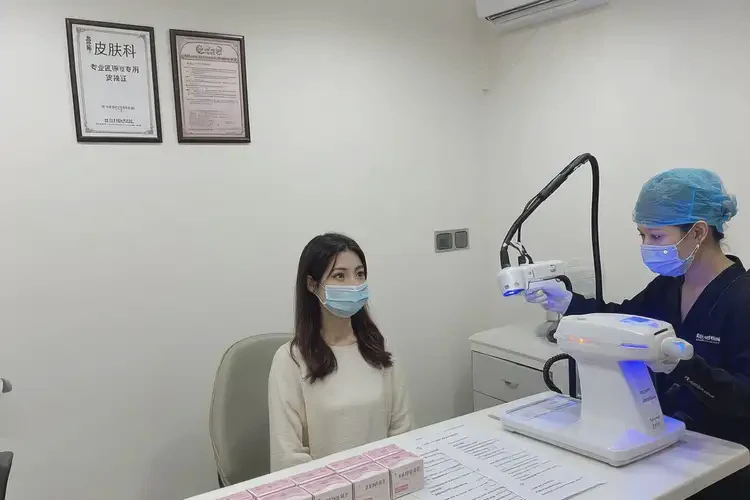 新疆克拉瑪依玫瑰痤瘡調(diào)理哪個醫(yī)院性價比高(圖2)