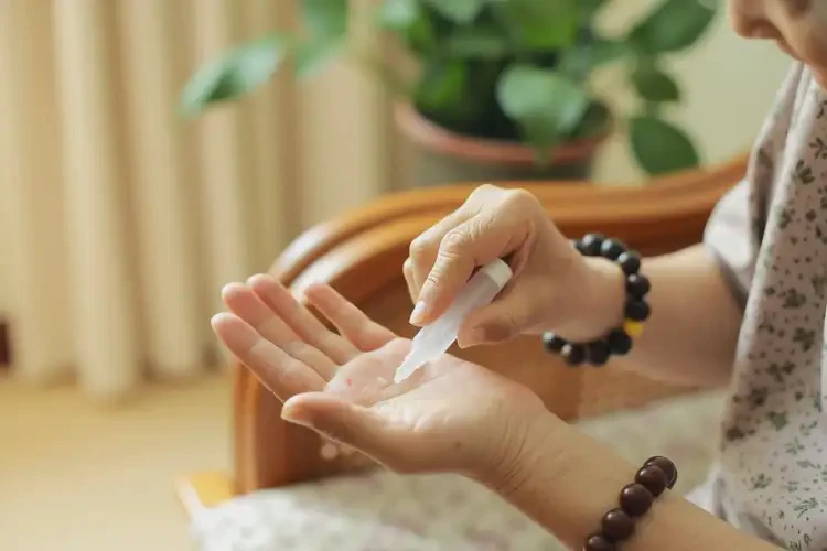 高齡老人手上偶爾長(zhǎng)濕疹能不能徹底自愈(圖4)