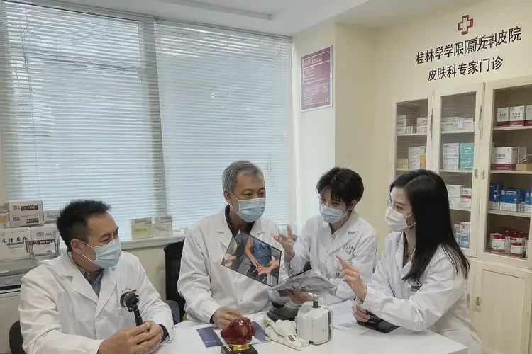 廣西桂林痤瘡調(diào)理哪家醫(yī)院劃算(圖3)