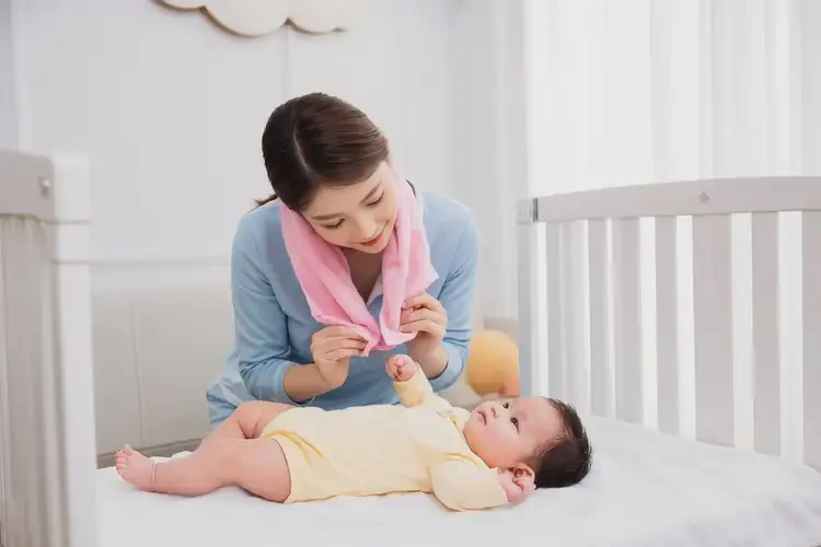 嬰兒脖子上容易長濕疹不管它會自己好嗎(圖3)