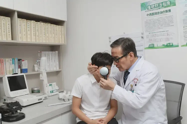 西藏林芝痤瘡調(diào)理哪個(gè)醫(yī)院好評(píng)多(圖1)