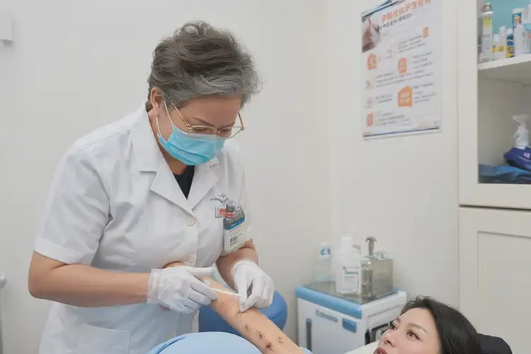 產(chǎn)婦屁股上起濕疹不管它會自己好嗎(圖2)