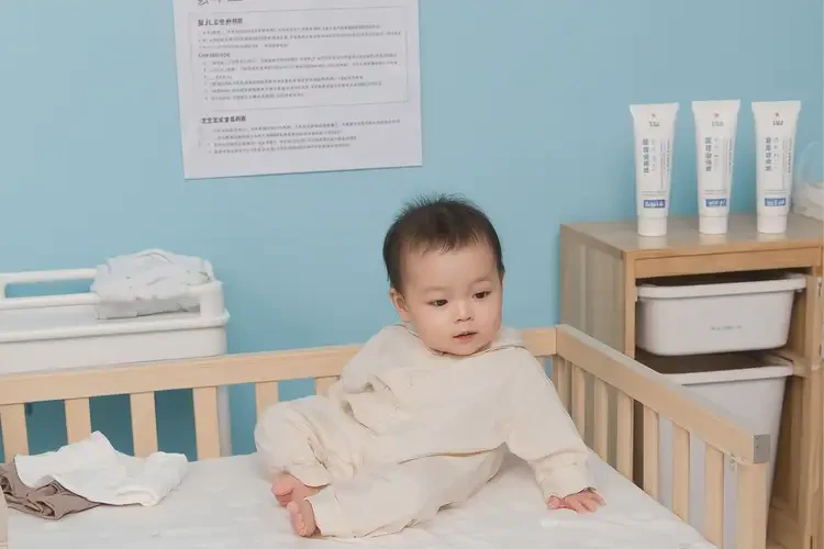 嬰幼兒四肢偶爾長(zhǎng)濕疹不管它會(huì)自己自愈嗎(圖2)