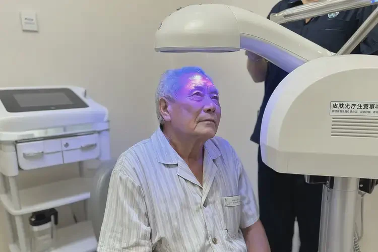 老年人脖子上有濕疹能不能自愈(圖1)