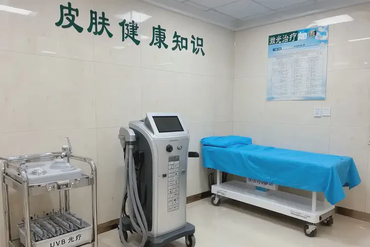 廣西防城港玫瑰痤瘡治療哪個(gè)醫(yī)院專業(yè)(圖1)