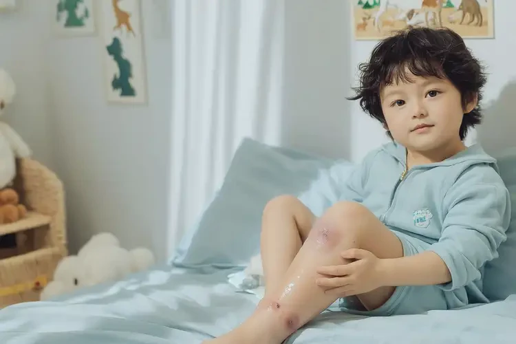 儿童大腿上起湿疹不管它会自己痊愈吗(图1)