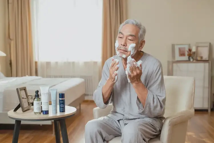 老人屁股上容易長濕疹能夠徹底治愈嗎(圖1)