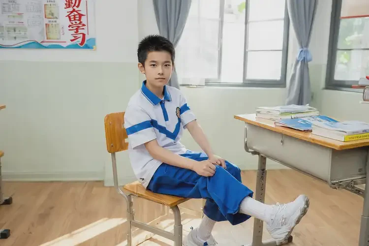 中學生腳上長濕疹能夠徹底治愈嗎(圖1)