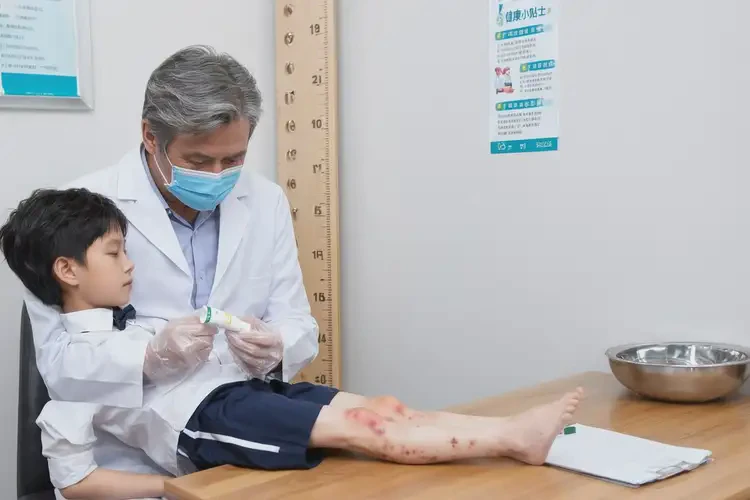 小學(xué)生小腿上容易起濕疹不管它會(huì)自己自愈嗎(圖3)