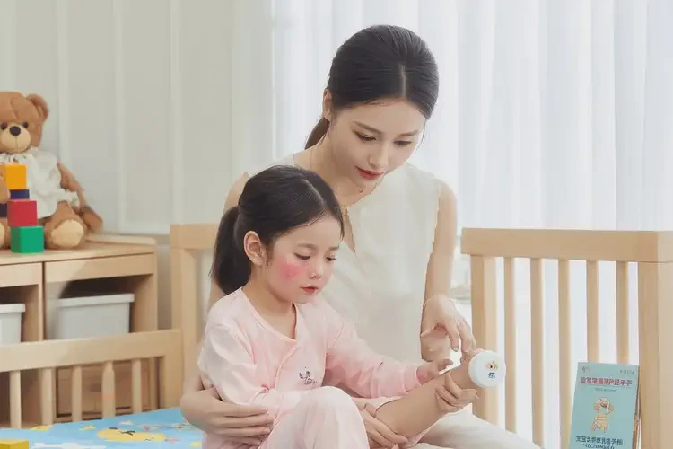 孩子身上偶爾起濕疹不管它會(huì)自己自愈嗎(圖1)