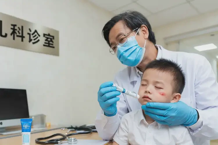 小兒臉上長濕疹能夠徹底治愈嗎(圖3)