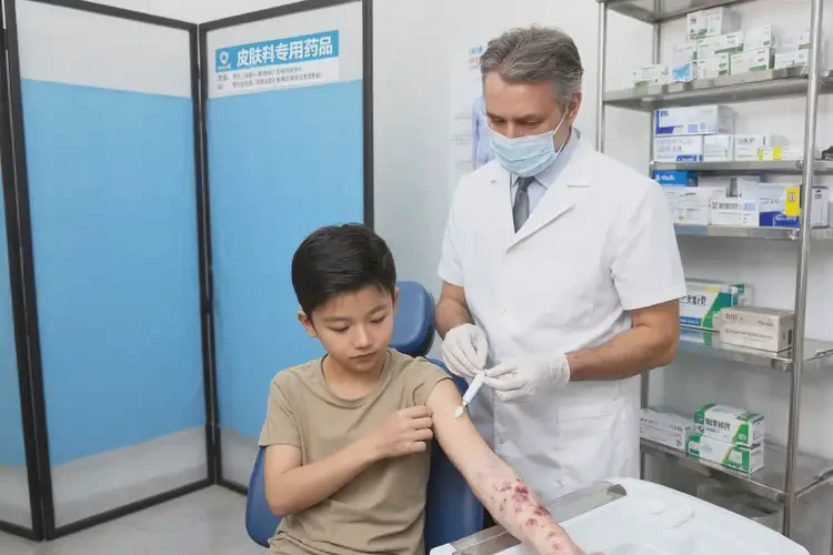 青少年手臂上出現(xiàn)濕疹能徹底自愈嗎(圖3)