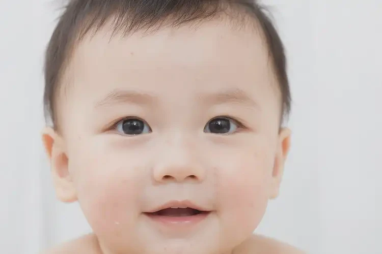 小孩臉上出濕疹不管它會(huì)自己痊愈嗎(圖1)