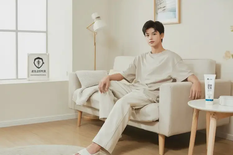 青少年肚子上有濕疹不管它會自己好嗎(圖1)