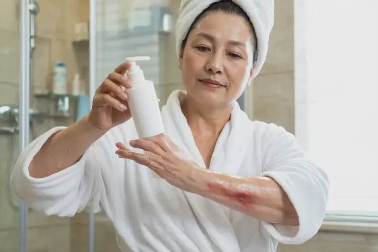 男生手臂經(jīng)常長濕疹能靠自己自愈嗎(圖2)