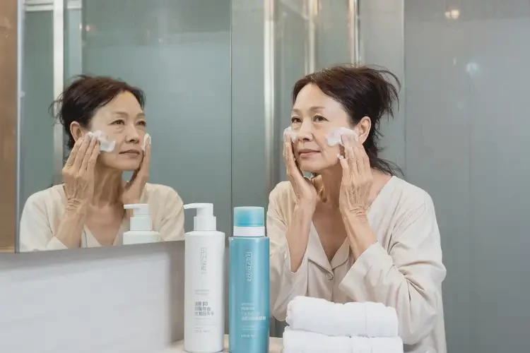 男人臉上偶爾長濕疹不管它會自己好嗎(圖1)