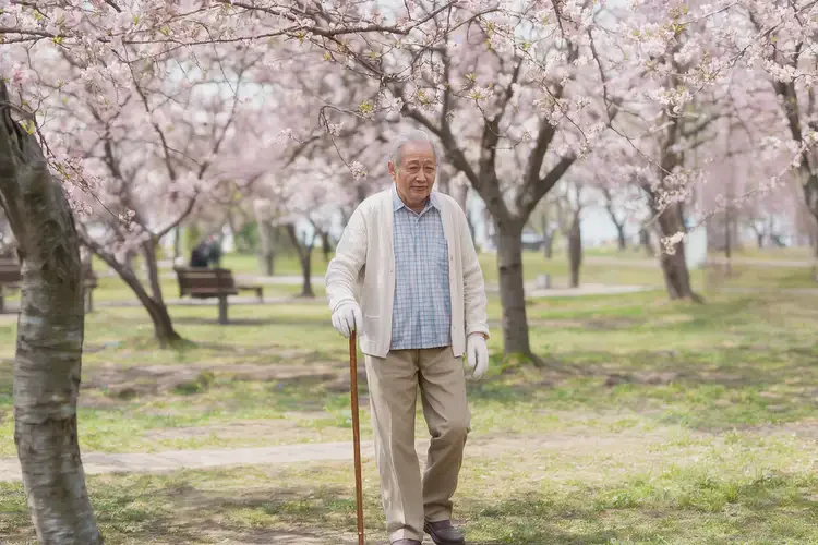 老人手上出現(xiàn)濕疹不管它會自己自愈嗎(圖1)