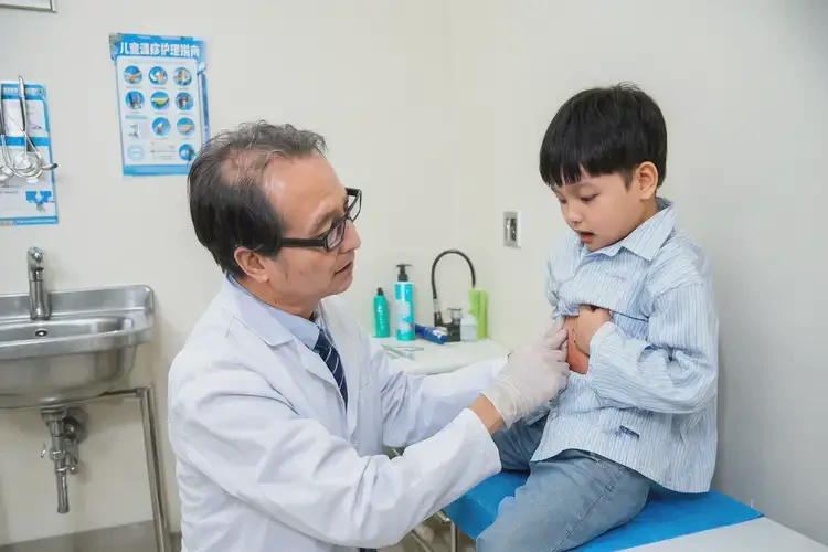 幼兒肚子出現(xiàn)濕疹能靠自己自愈嗎(圖1)