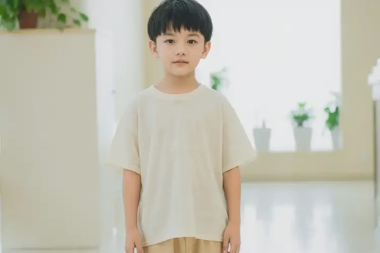 小學(xué)生小腿上容易起濕疹不管它會(huì)自己自愈嗎(圖1)