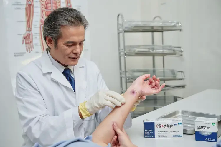 產(chǎn)婦手上起濕疹能夠徹底治愈嗎(圖2)