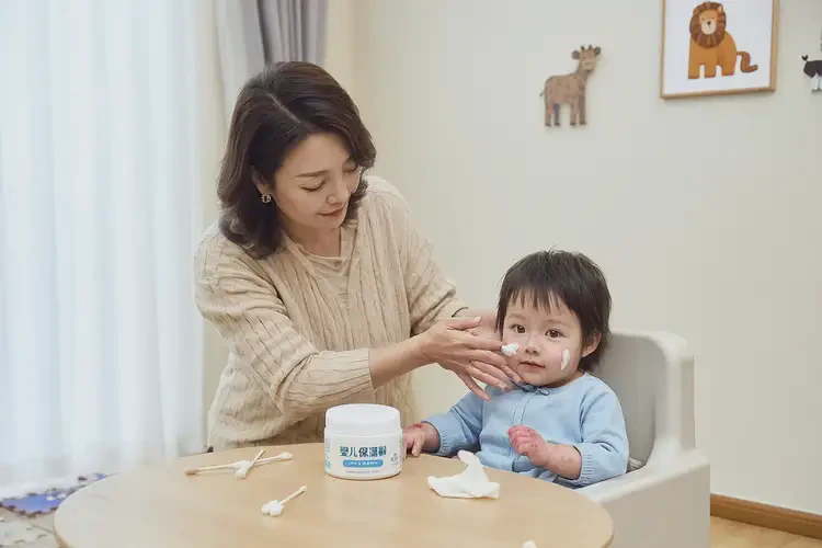 小兒臉上長濕疹能夠徹底治愈嗎(圖2)