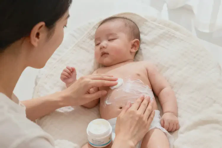 嬰幼兒全身有濕疹不管它會(huì)自己自愈嗎(圖1)