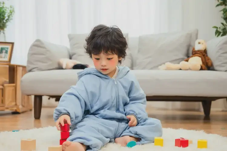 兒童小腿上偶爾長(zhǎng)濕疹可以徹底自愈嗎(圖1)